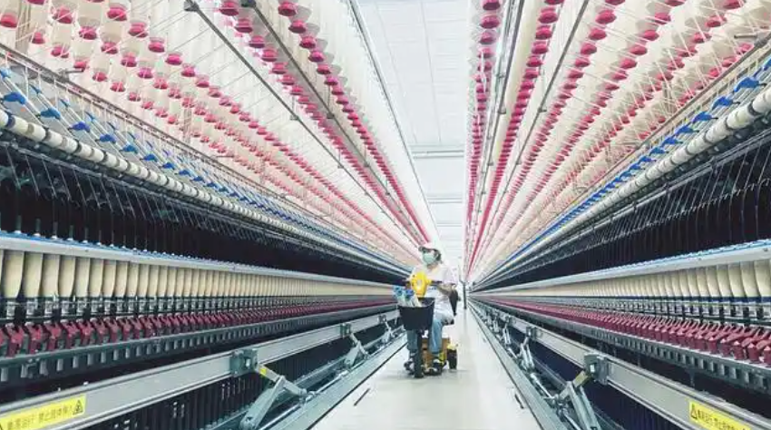 岳企智造記丨告別“老師傅”，科力嘉紡織數(shù)據(jù)驅(qū)動(dòng)引領(lǐng)行業(yè)智能化升級(jí)——56項(xiàng)專利支撐生產(chǎn)動(dòng)態(tài)“指尖管理”